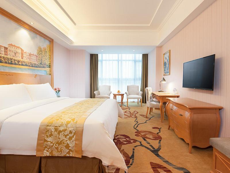 Vienna Hotel Nanxiong Екстер'єр фото